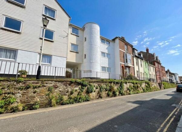 1 bed property, in Strongs Passage, £185,000