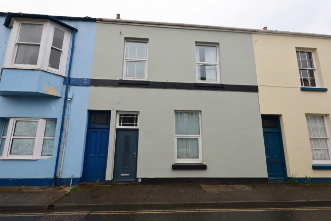 5 bed property, in Park Road, £360,000