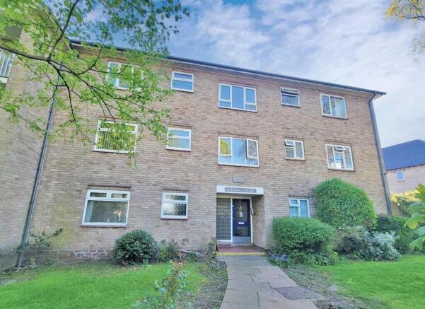 2 bed property, in Flat 16 Silverbirch Court Orphanage Road, £10,000