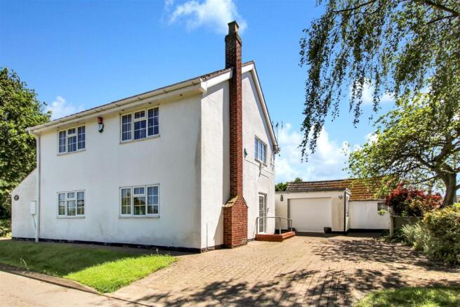 3 bed property, in Cemetery Lane, £315,000