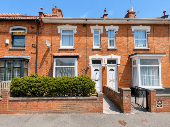 2 bed property, in Rosebery Avenue, £190,000