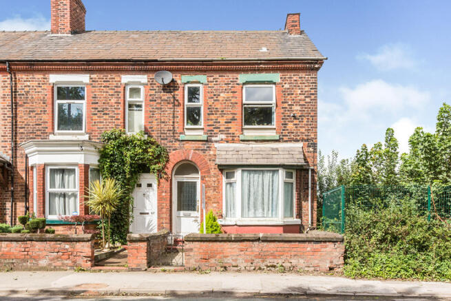 3 bed property, in Manchester Road, £135,000