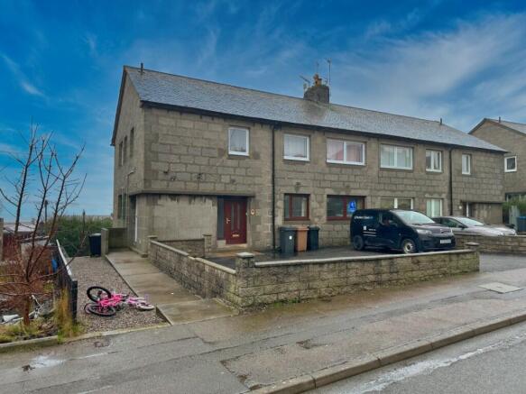 3 bed property, in Corthan Crescent, £95,000