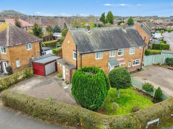 2 bed property, in Sherwood Avenue, £170,000
