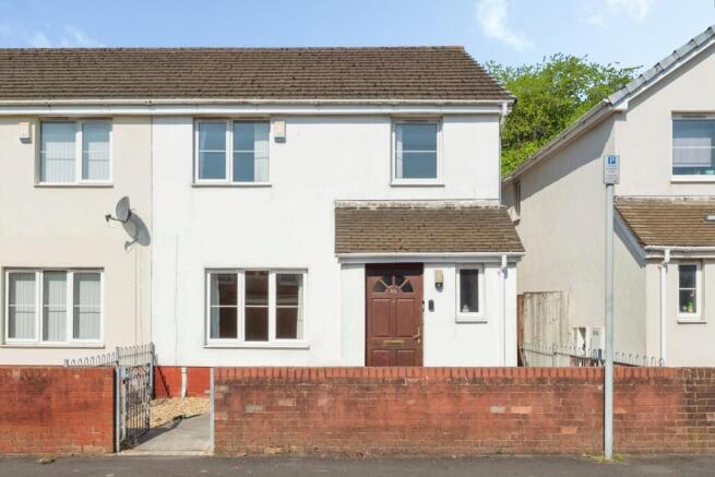 3 bed property, in Pentre Treharne Road, £150,000