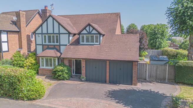 4 bed property, in Hertford Way, £885,000