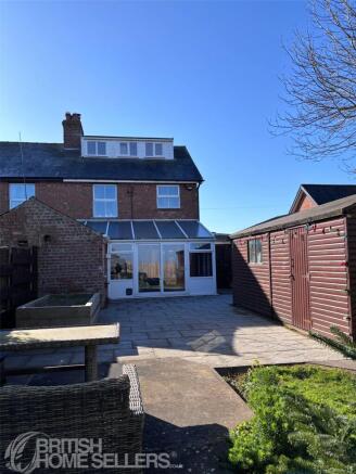 3 bed property, in Burgh Road, £200,000