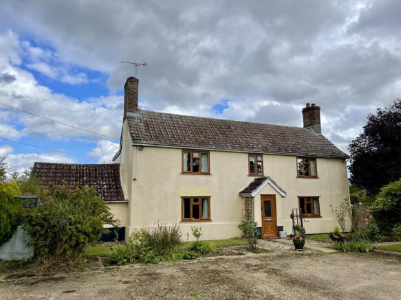 5 bed property, in Little Stonham, £685,000
