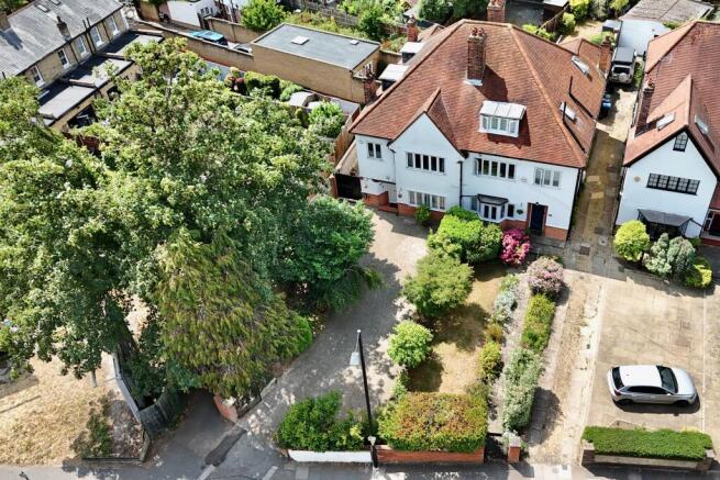 5 bed property, in High Street, £1,525,000