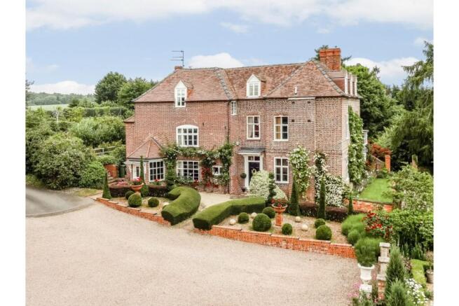 9 bed property, in Bromsberrow Heath, £1,200,000