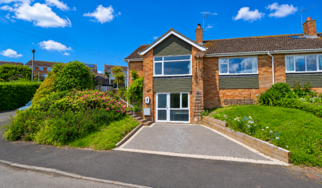 3 bed property, in Millfields Road, £375,000