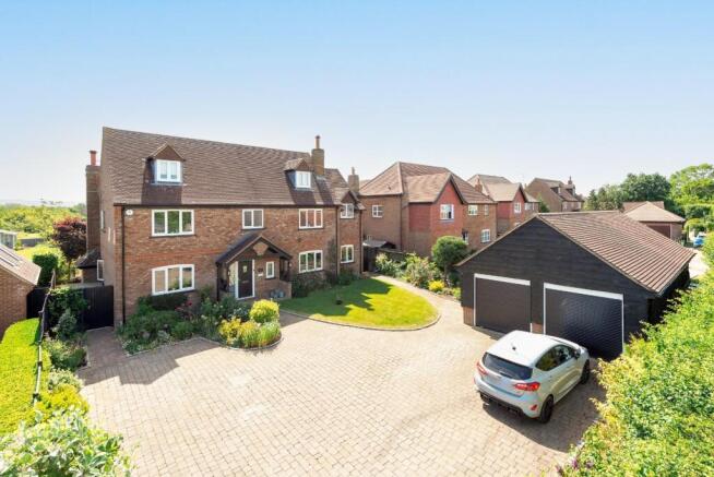 5 bed property, in Mill Road, £975,000