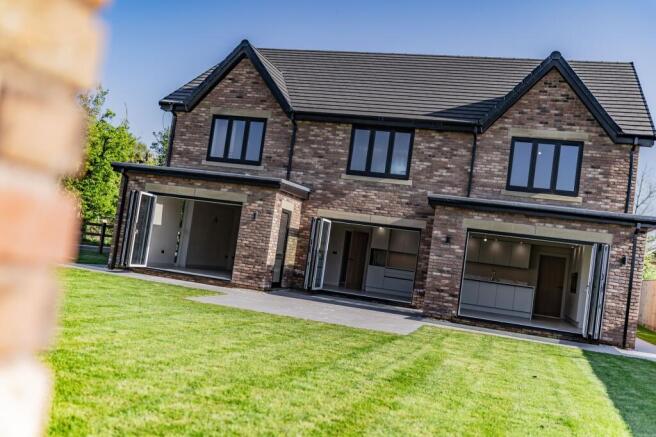 5 bed property, in Elmbank Drive, £1,100,000