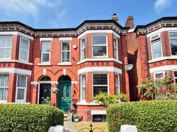 3 bed property, in Beech Avenue, £485,000
