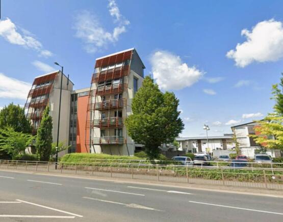 1 bed property, in Ashton Old Road, £120,000