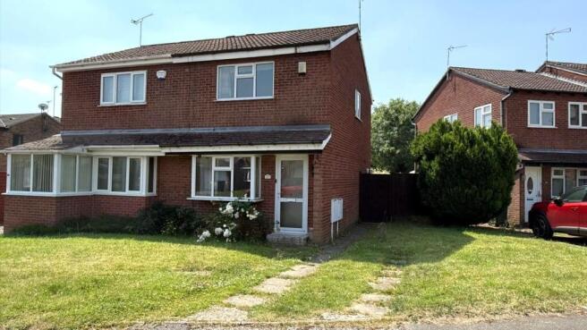2 bed property, in Horse Shoe Road, £160,000