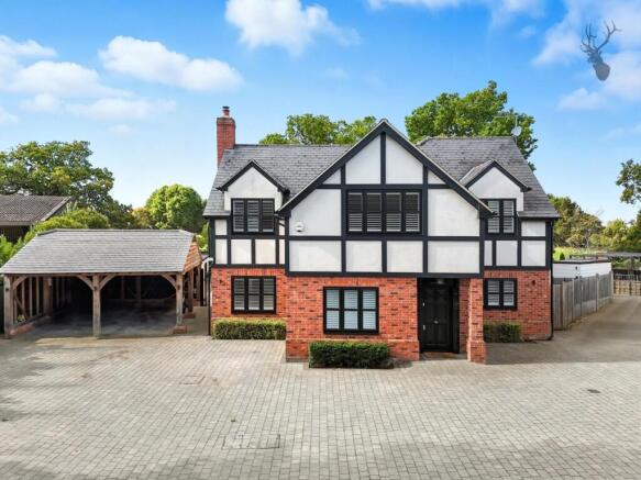 4 bed property, in Stable Close, £1,500,000