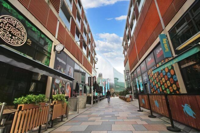 1 bed property, in The Circus, £115,000