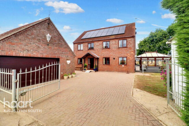 3 bed property, in Fen Road, £500,000