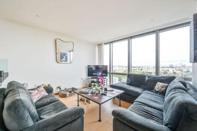 2 bed property, in West India Quay, £500,000