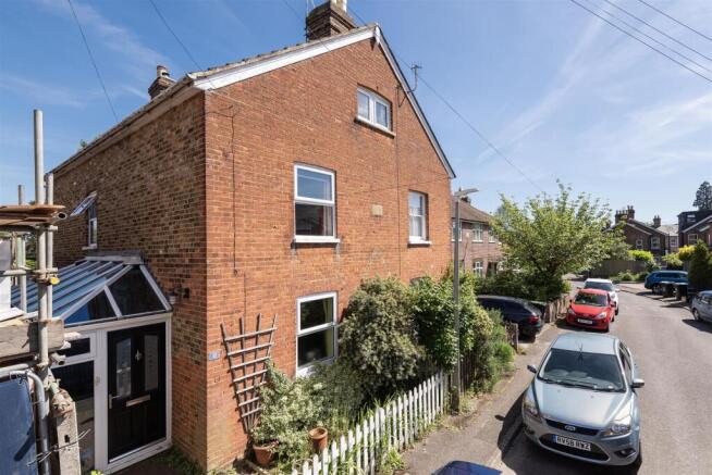 4 bed property, in Uridge Crescent, £500,000