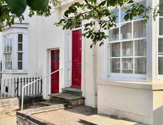 2 bed property, in Leam Terrace, £285,000