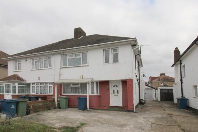 1 bed property, in Kenton Lane, £235,000