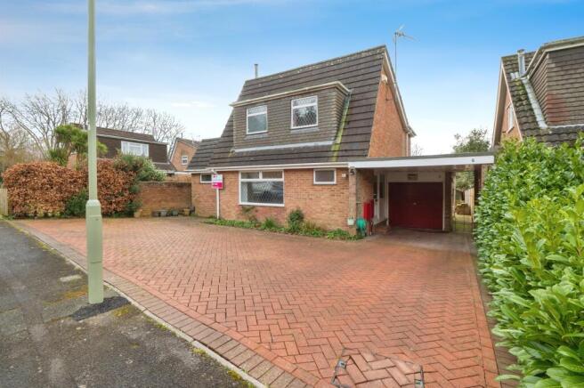 4 bed property, in Torwood Gardens, £475,000