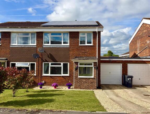 3 bed property, in Wainwright Close, £315,000