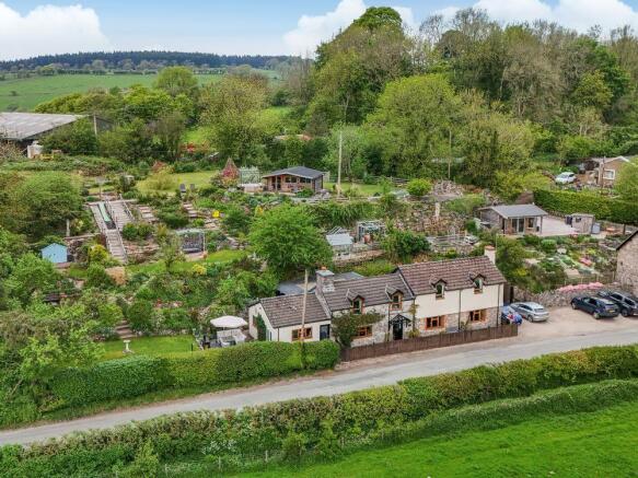 3 bed property, in Craigllwyn, £435,000