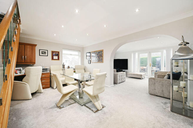 5 bed property, in Stanford Road, £450,000