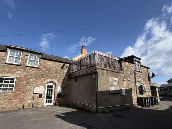 2 bed property, in High Street, £199,950