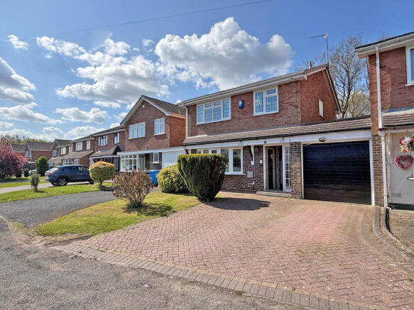 4 bed property, in Kestrel Way, £325,000