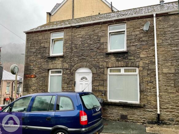 2 bed property, in Market Street, £95,000