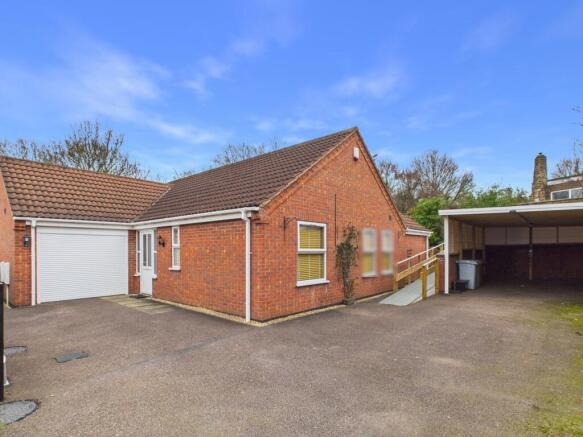 3 bed property, in Carpenters Close. Main Road, £295,000