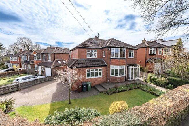 4 bed property, in The View, £670,000