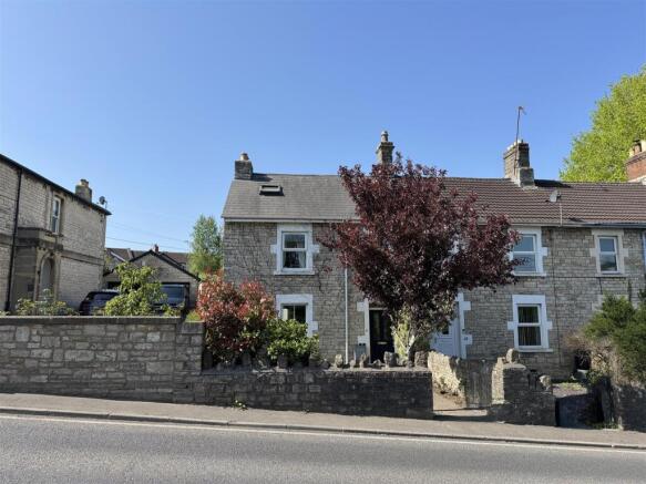 3 bed property, in Frome Road, £340,000