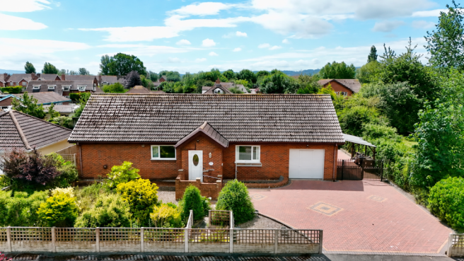 2 bed property, in Parc Luned, £300,000