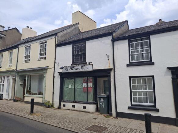 3 bed property, in 71 Fore Street, £200,000