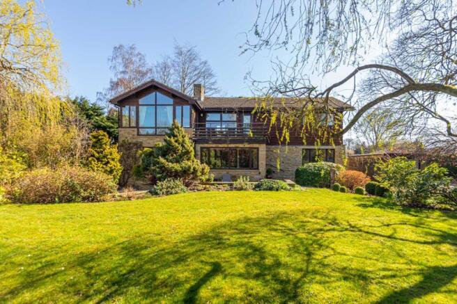 6 bed property, in Dalehead, £875,000
