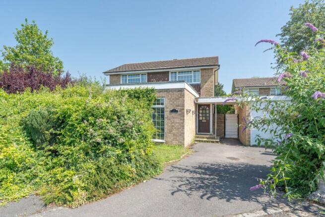 4 bed property, in Briar Thicket, £650,000