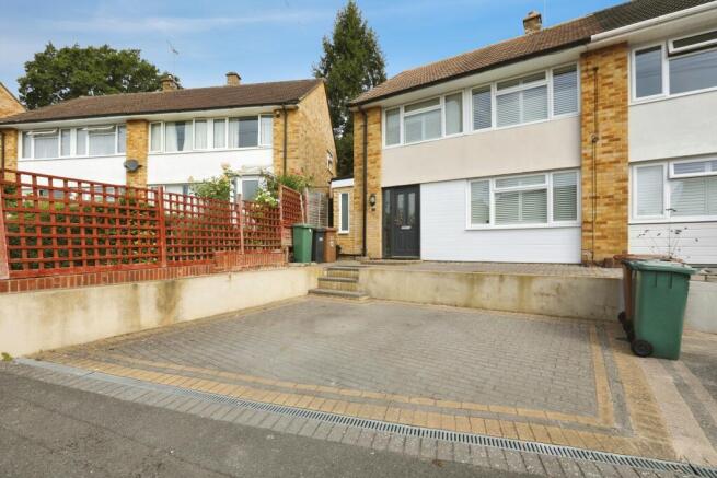3 bed property, in Park House Drive, £600,000