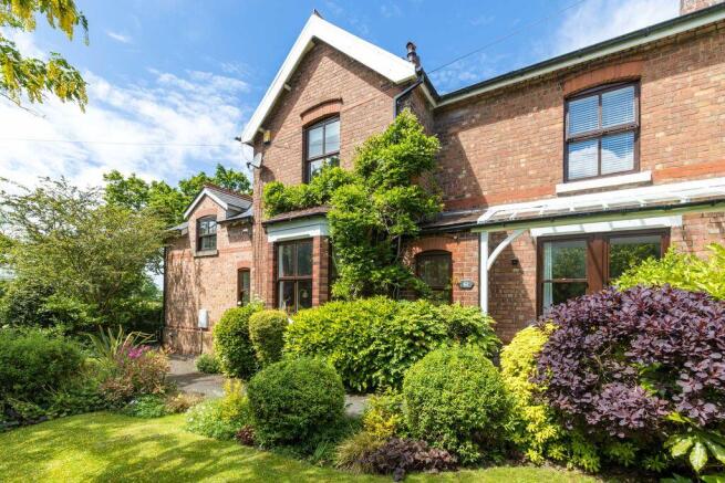 5 bed property, in Cobbs Brow Lane, £650,000
