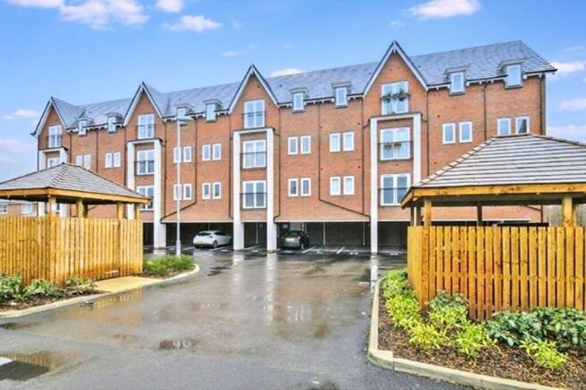 2 bed property, in Rose Creek Gardens, £155,000