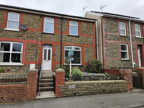 3 bed property, in Lanelay Road, £280,000