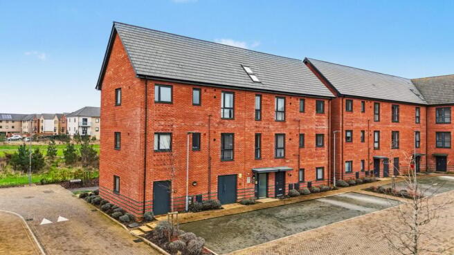 1 bed property, in Warren Way, £205,000