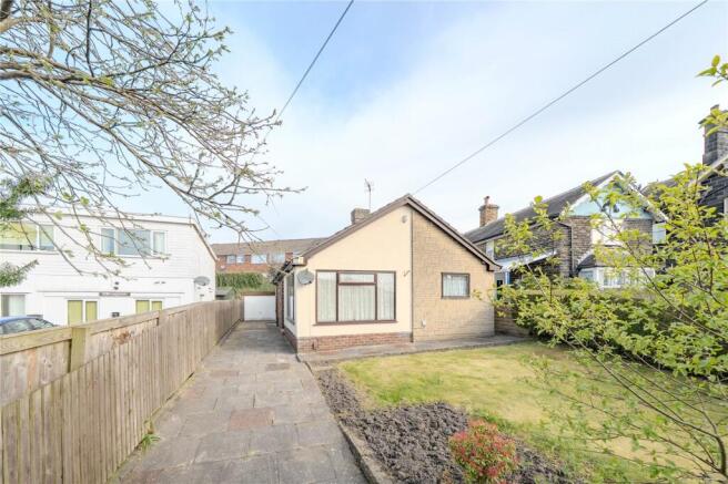 2 bed property, in Billingbauk Drive, £239,500