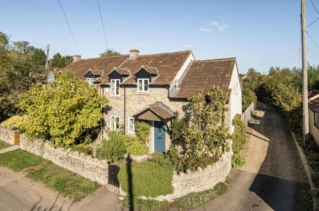 4 bed property, in Pit Hill Lane, £520,000