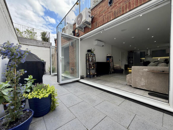 3 bed property, in South Drive, £400,000