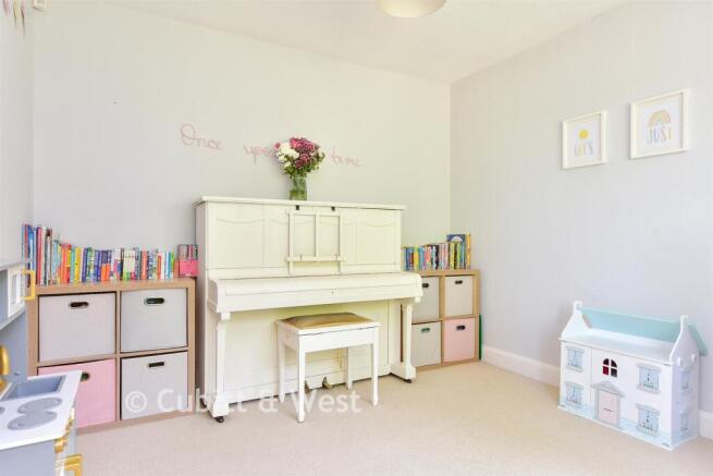 4 bed property, in Carden Hill, £400,000